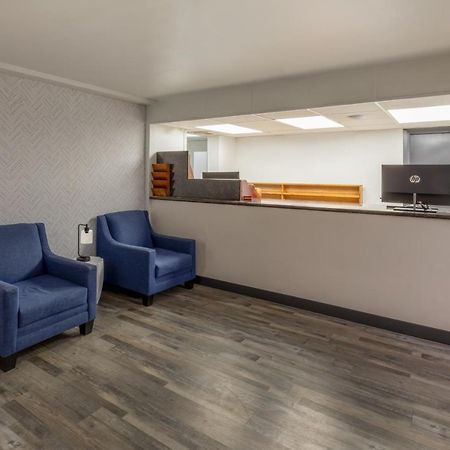Hotel Baymont By Wyndham Laredo Esterno foto