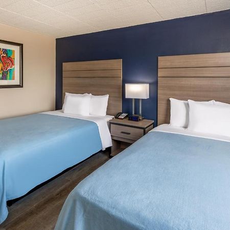 Hotel Baymont By Wyndham Laredo Esterno foto