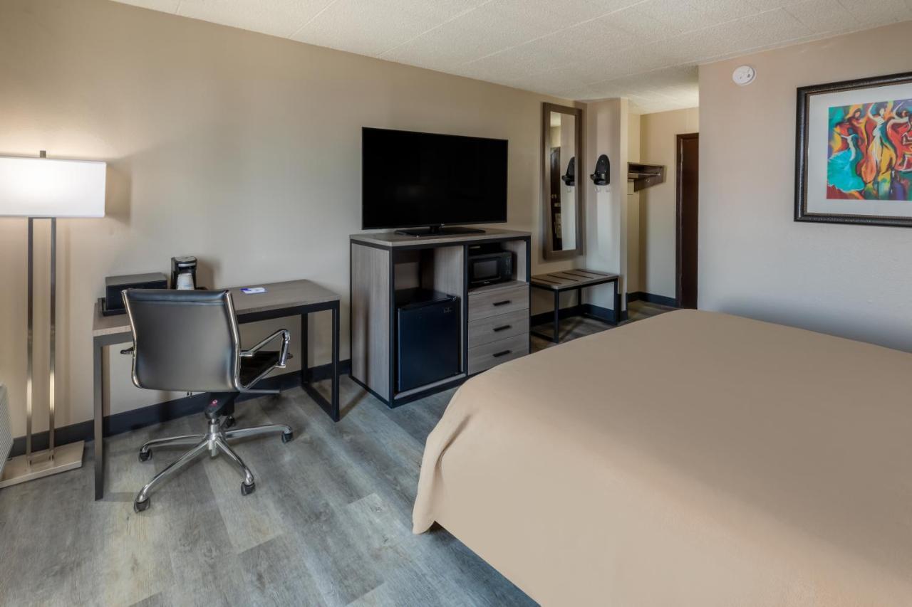 Hotel Baymont By Wyndham Laredo Esterno foto