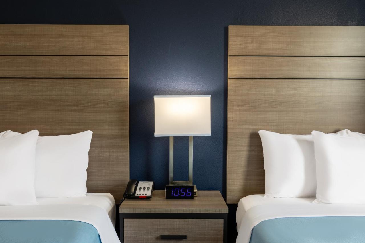 Hotel Baymont By Wyndham Laredo Esterno foto